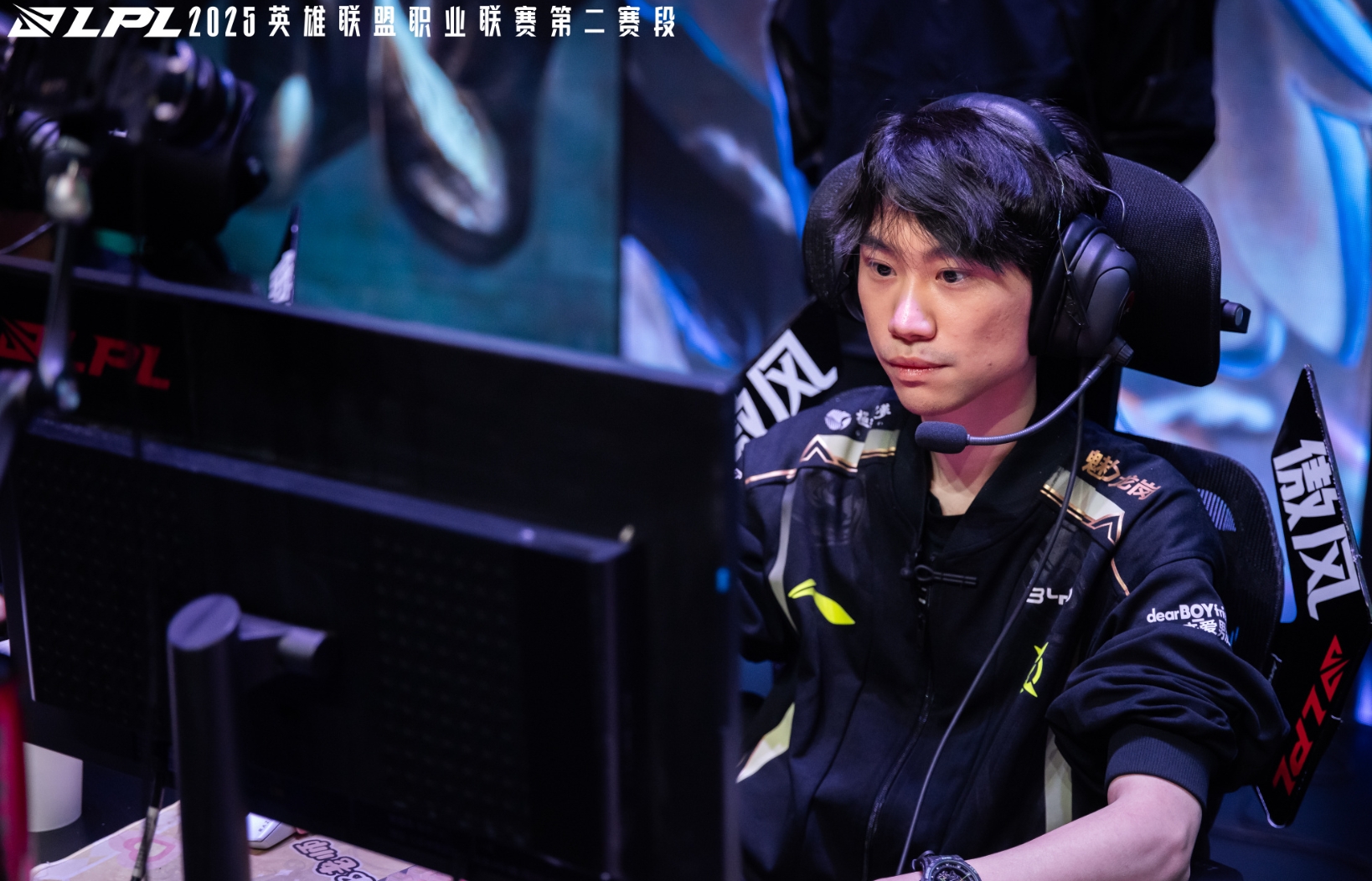 九游娱乐- theshy近期直播回放 